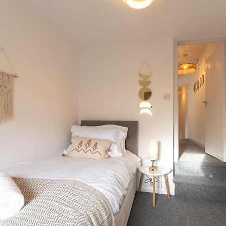 Beautiful 4 Bedroom House Reading Buitenkant foto