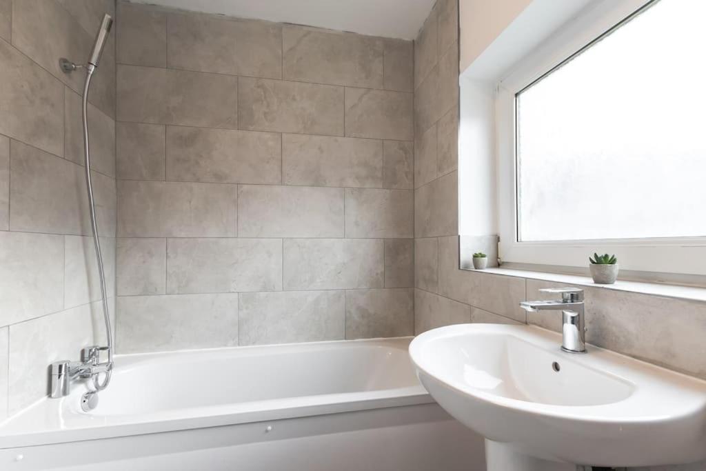 Beautiful 4 Bedroom House Reading Buitenkant foto