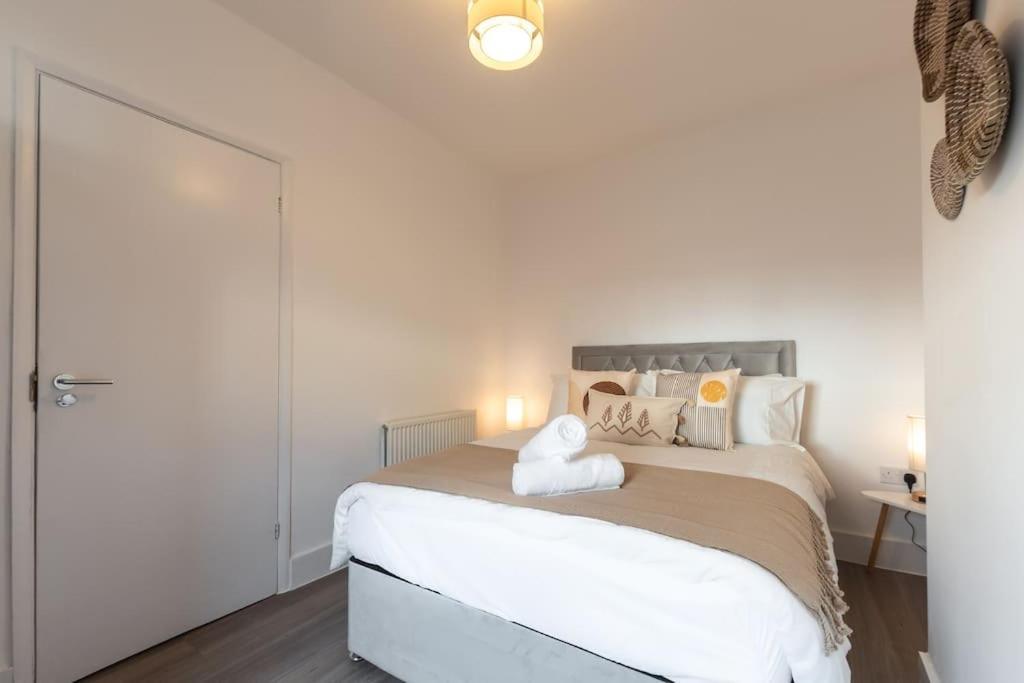 Beautiful 4 Bedroom House Reading Buitenkant foto