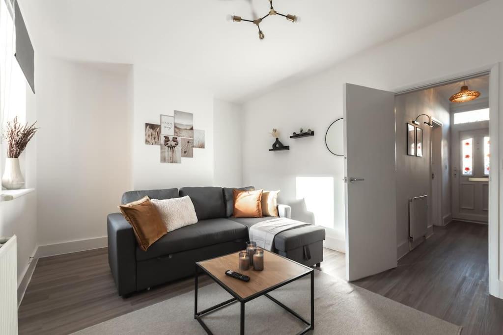 Beautiful 4 Bedroom House Reading Buitenkant foto